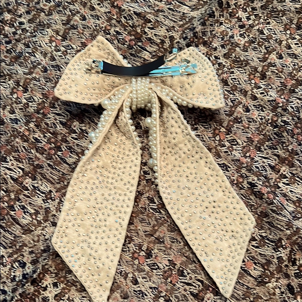 NWT Gorgeous Pearl-Embellished Hair Clip! - Picture 4 of 5
